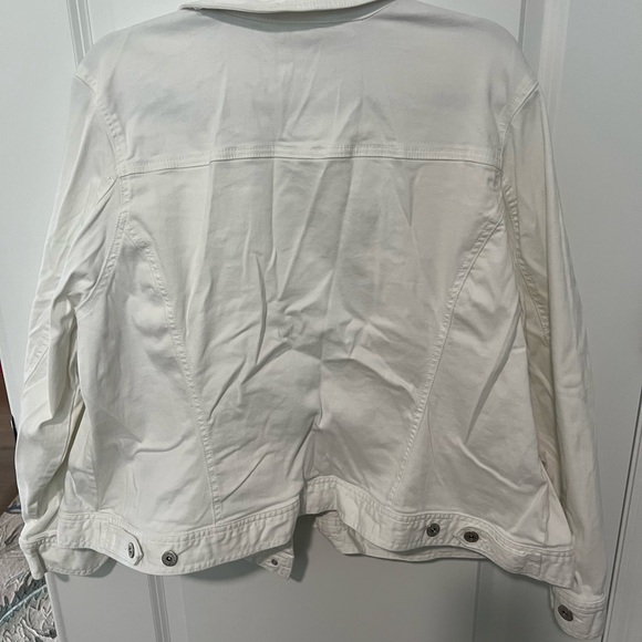 Style & Co. Denim White Jean Jacket Lightweight Denim Style - Picture 5 of 7